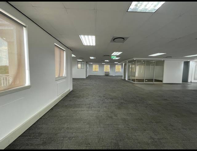 2,422M² OFFICE FOR SALE IN BRYANSTON